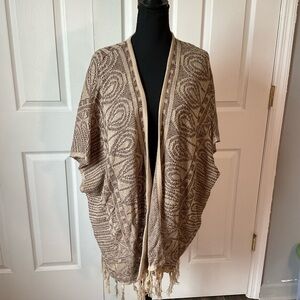 New Direction short sleeve cardigan/shawl. Size XL